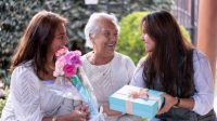 10 Cara Sederhana Membuat Pacar Kamu Merasa Istimewa, Sentuhan Kecil yang Berarti Besar