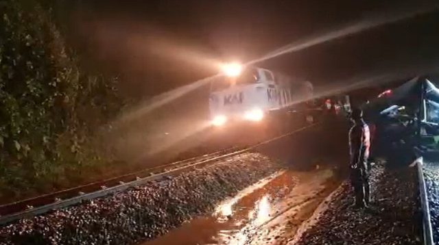Terdampak Longsor, 12 Perjalanan KA Sempat Terganggu dan Kini Terus Dilakukan Perbaikan hingga Normal