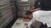 Cek Kelayakan, KPU Kota Blitar Temukan Kotak Suara Bolong