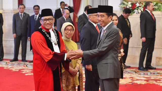 Presiden Jokowi Lantik Ridwan Mansyur Sebagai Hakim Mahkamah Konstitusi