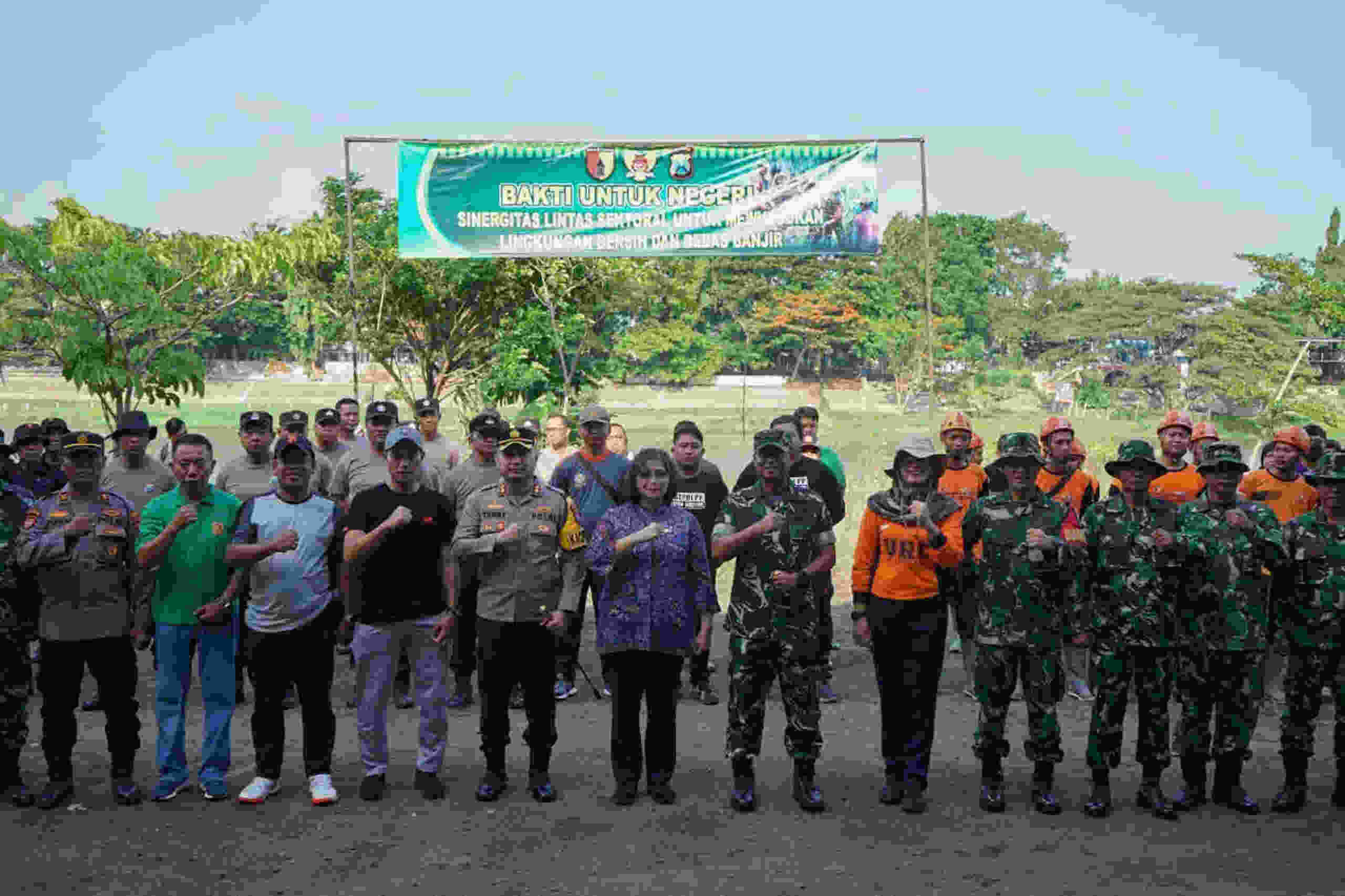 Hadiri Karya Bhakti TNI, Pj Wali Kota Kediri: Bentuk Kepedulian pada Masyarakat dan Lingkungan