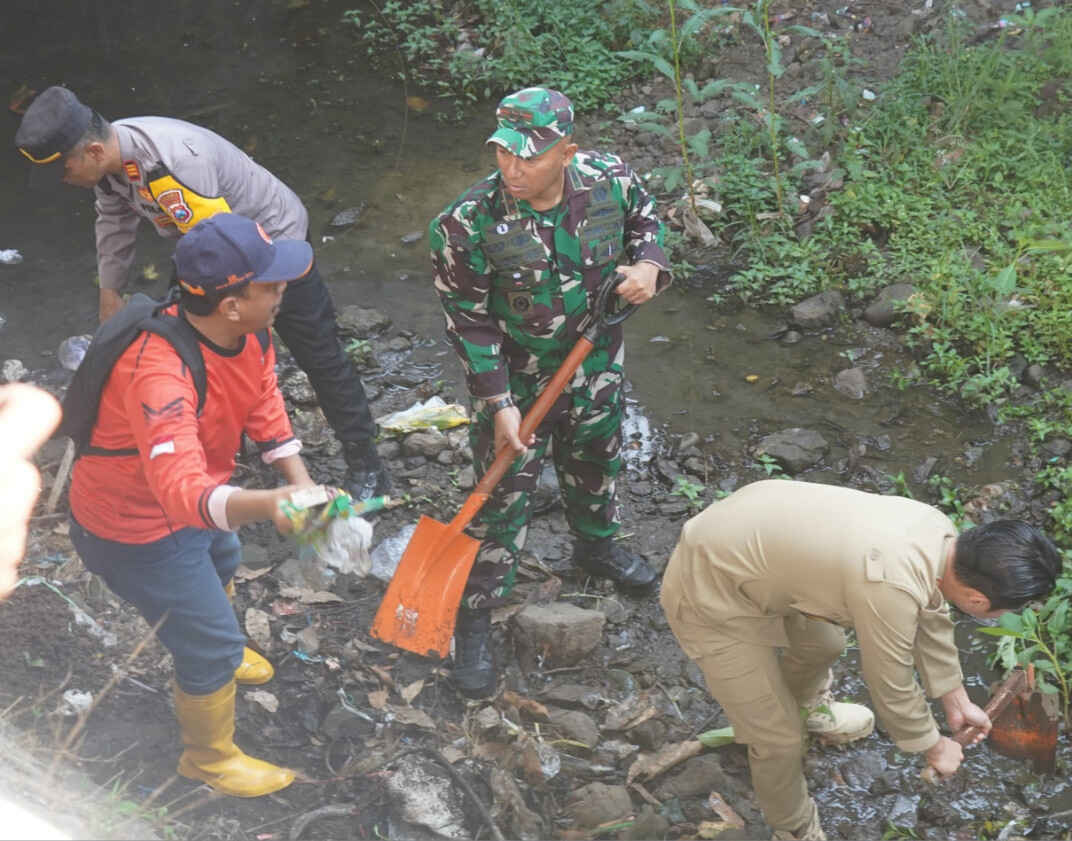 Antisipasi Banjir, Sungai Trenggalek Dibersihkan