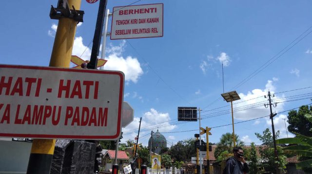 Palang Pintu Kereta Api Jalan Kiai Mojo Kota Blitar Kelar