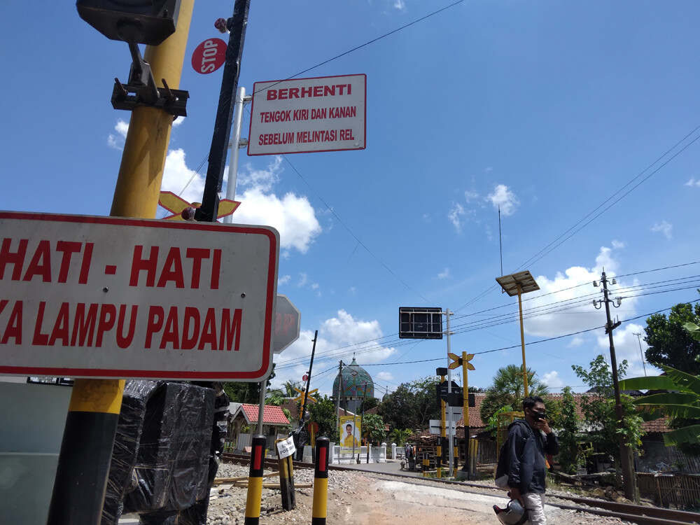 Palang Pintu Kereta Api Jalan Kiai Mojo Kota Blitar Kelar