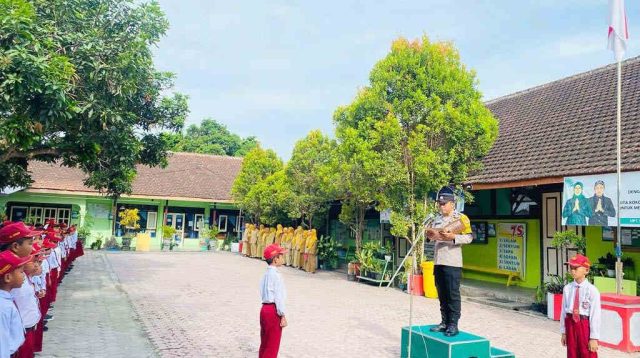 Jalankan Program SMS, Bhabinkamtibmas Polres Blitar Sosialisasikan Bahaya Bullying
