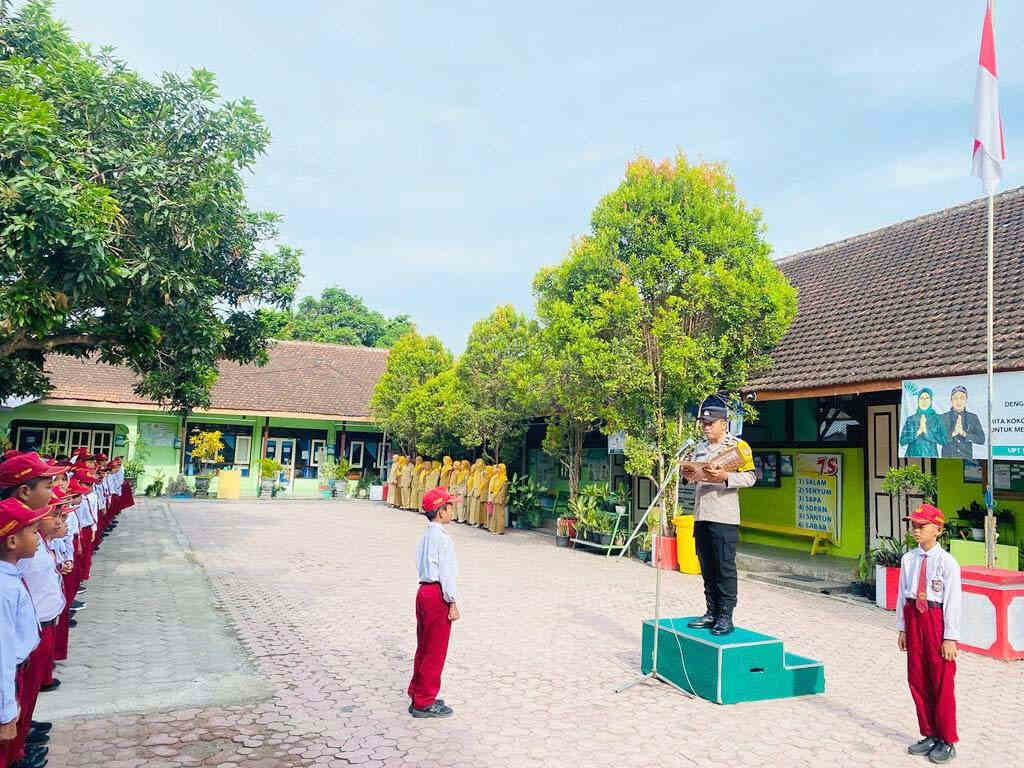 Jalankan Program SMS, Bhabinkamtibmas Polres Blitar Sosialisasikan Bahaya Bullying
