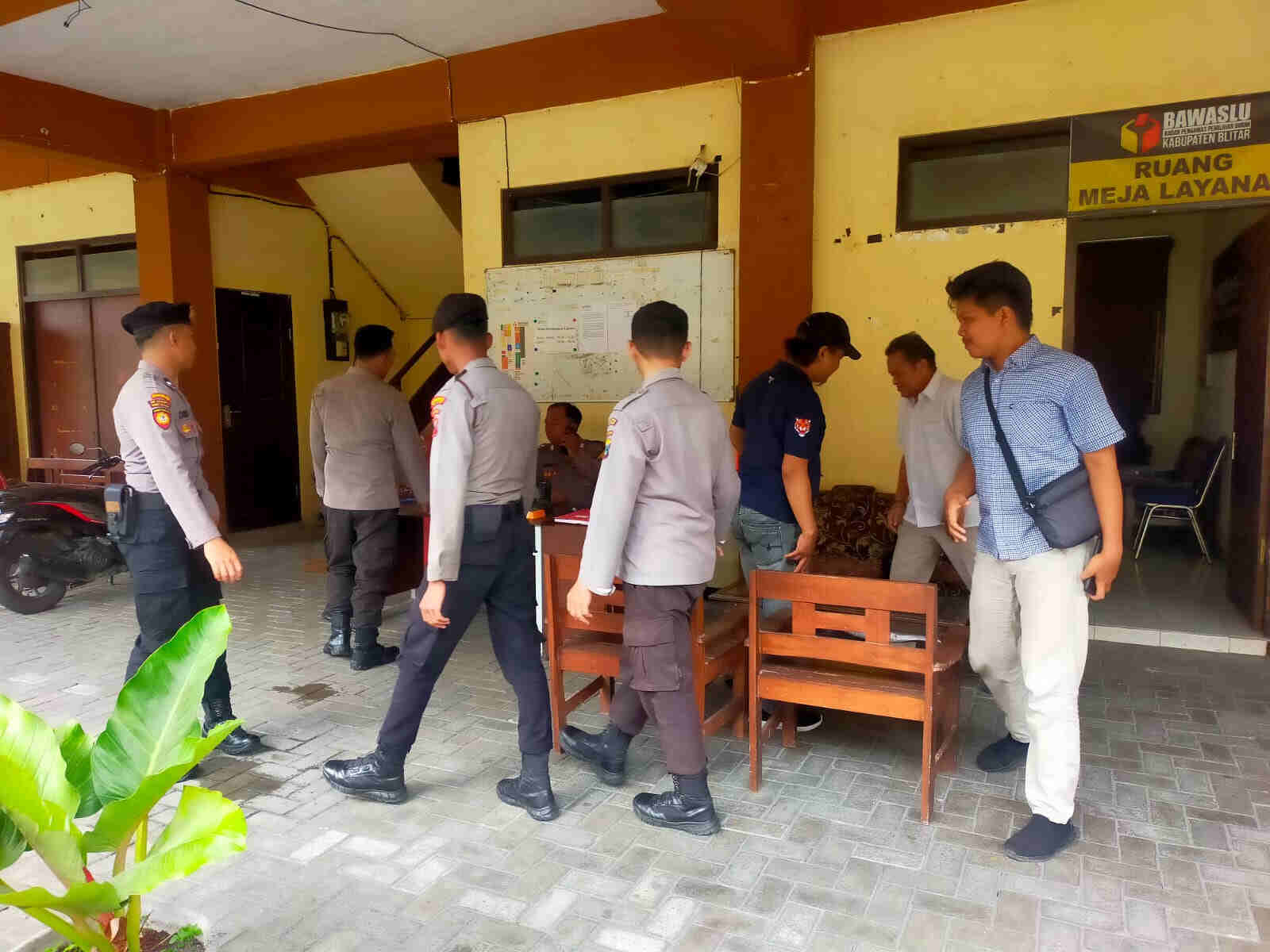 Beri Rasa Aman, Jajaran Polres Blitar Rutin Patroli ke Bawaslu-KPU