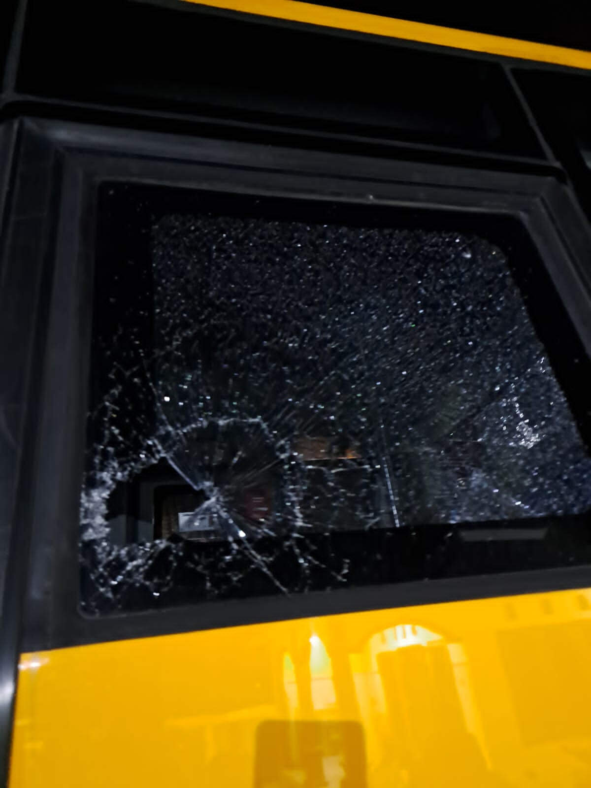 Tak Lolos 16 Besar Liga 3 Jatim, Suporter Lempari Bus Pemain