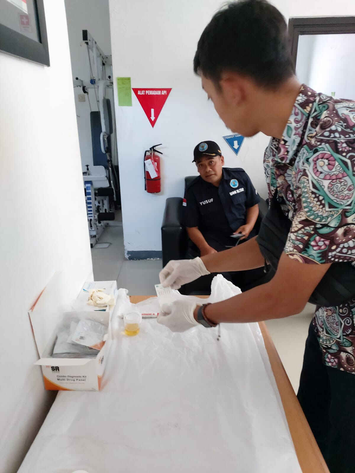 Pastikan Bebas Narkoba, PT KAI Daop 7 Madiun bersama BNNK Blitar Tes Urine Masinis KA