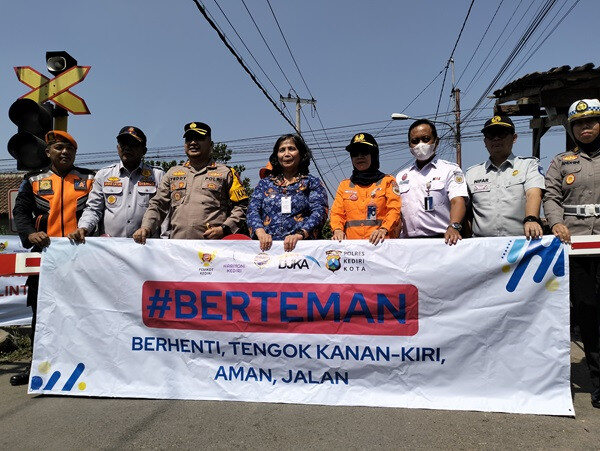 Resmikan 5 Palang Pintu Perlintasan KA, Pj Wali Kota Kediri Berharap Angka Kecelakaan Turun