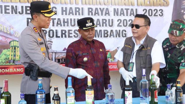 Polres Jombang Musnahkan Ribuan Botol Isi Miras