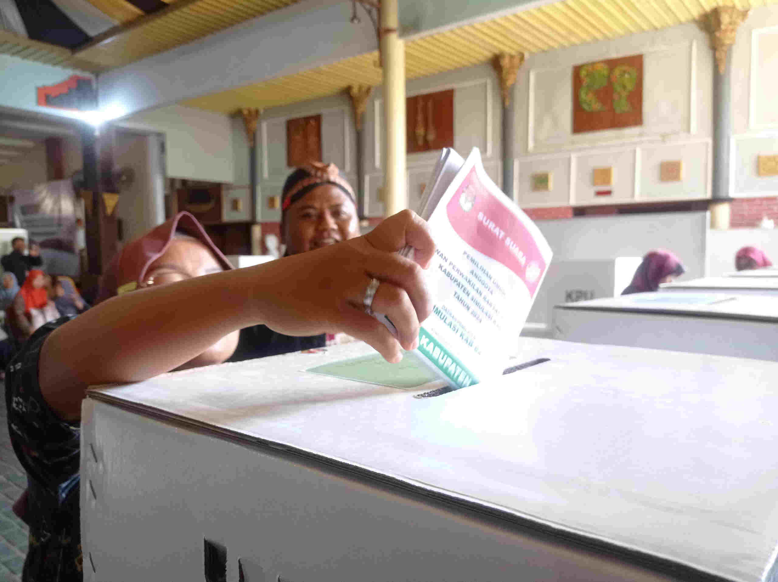 KPU Ponorogo Simulasi Pemungutan Suara Pemilu 2024, Diikuti Seratus Warga