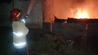 Korsleting Listrik, Rumah Pedagang Bakso Kediri Terbakar