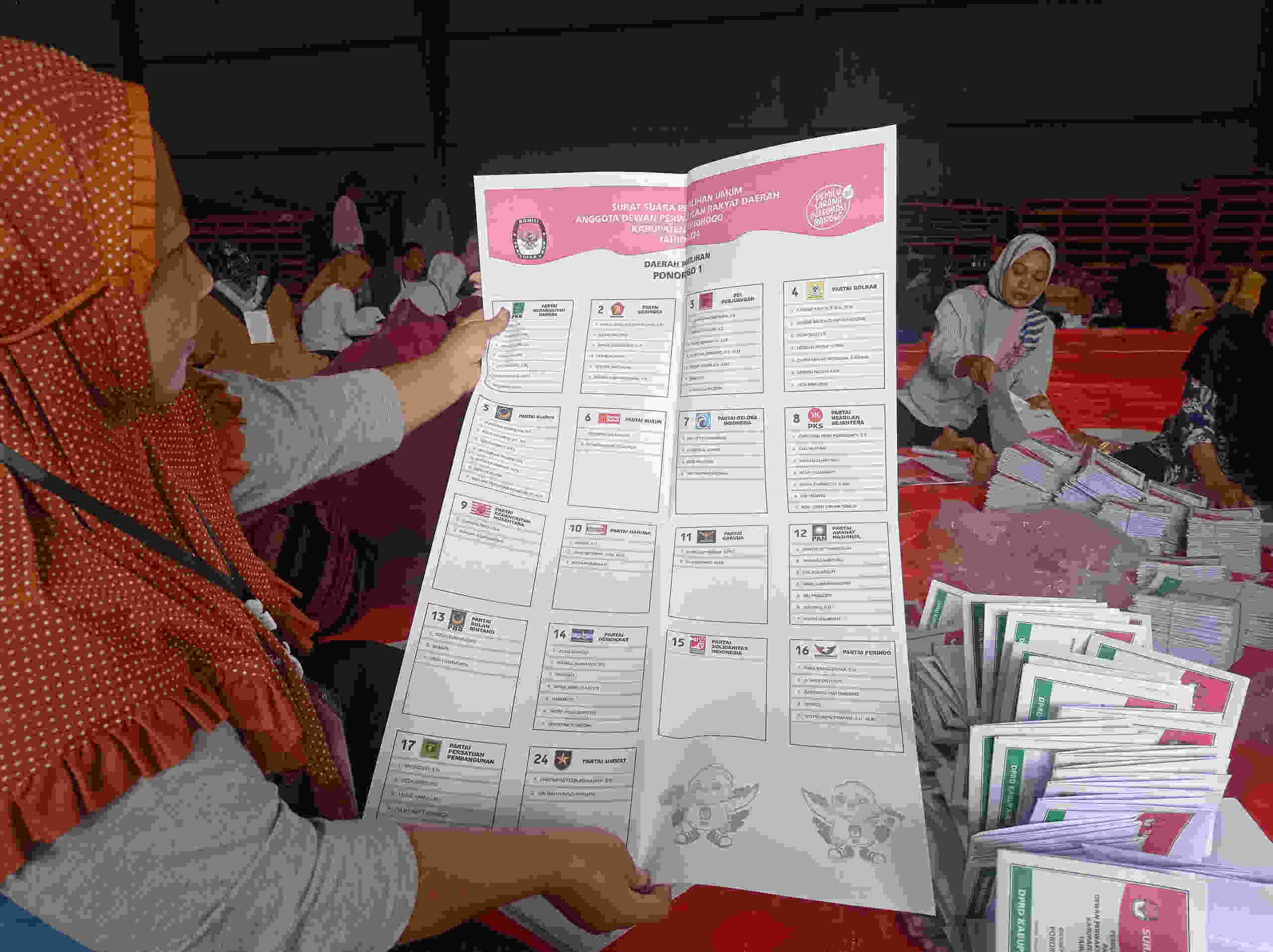 775.210 Surat Suara Dilipat, KPU Ponorogo Pekerjakan 200 Orang