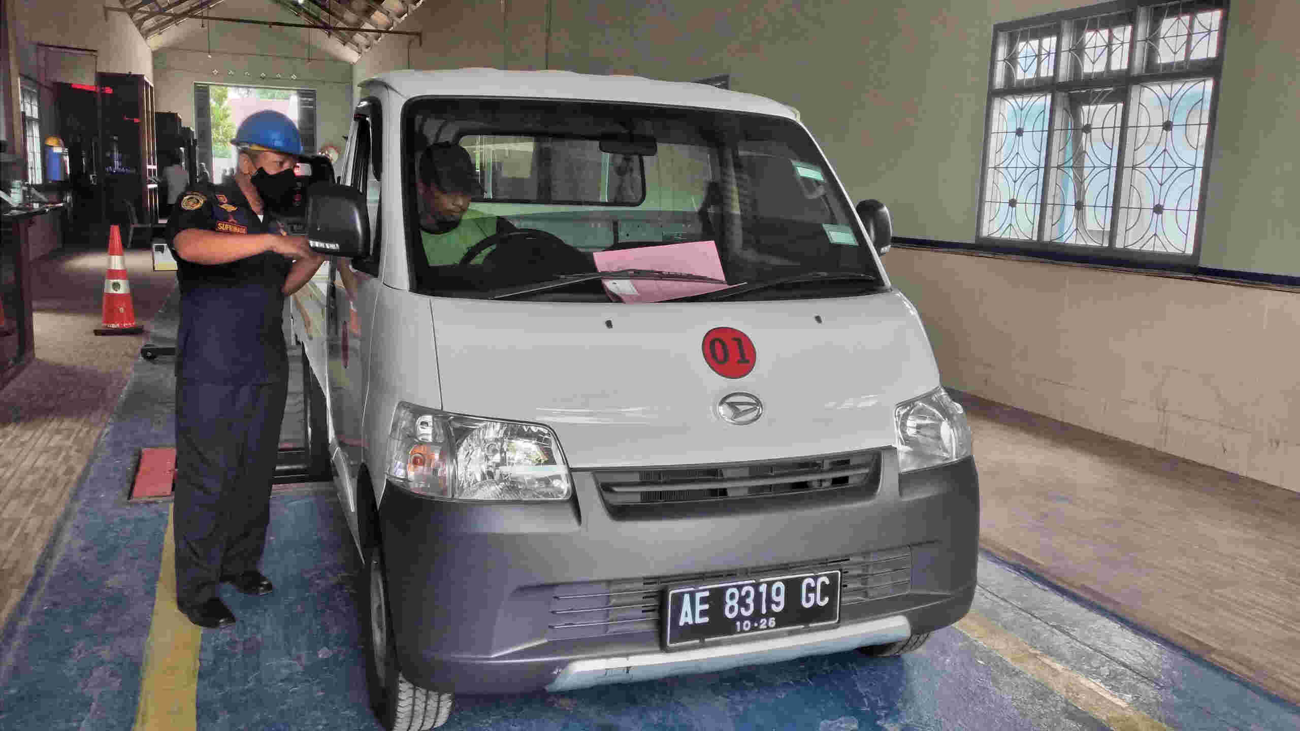 Uji KIR Gratis, Puluhan Kendaraan Antre