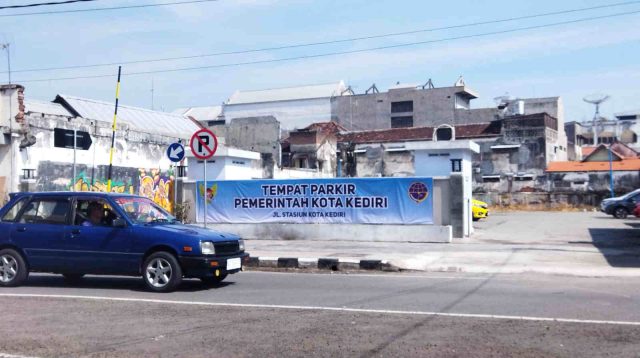 Urai Kepadatan Jalan Dhoho Kota Kediri, Dishub Ujicoba Penerapan Masuk Kantong Parkir di Jalan Stasiun