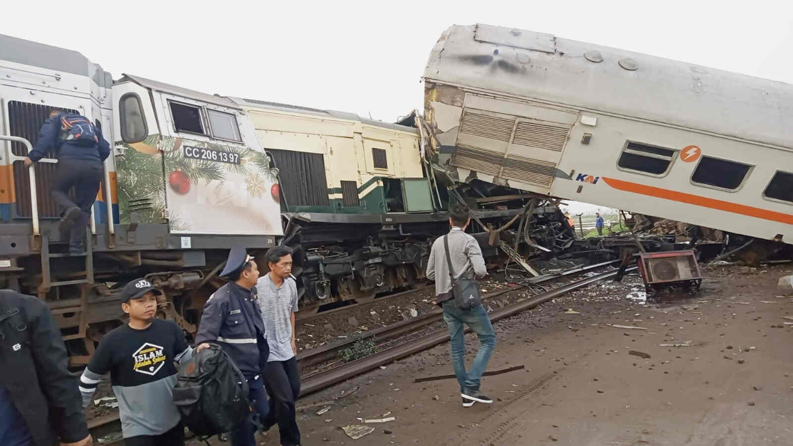 Evakuasi Kecelakaan Kereta Api Libatkan 200 Persaonel, 33 Penumpang Luka Dirawat