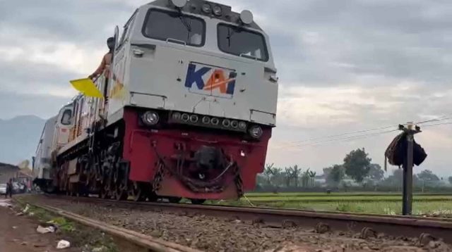 Evakuasi Selesai, Jalur Haurpugur – Cicalengka Sudah Dapat Dilewati Kereta Api Lagi, Ini Kecepatan Yang Diperbolehkan