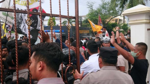 Gelar Praperadilan Kasus Siswa Tewas, PN Dipadati Ribuan Pesilat, Polres Tulungagung Kerahkan 900 Personel