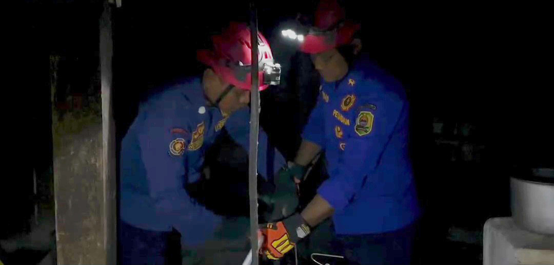 Nyawa Terancam, Dua Cobra Masuk Rumah Warga