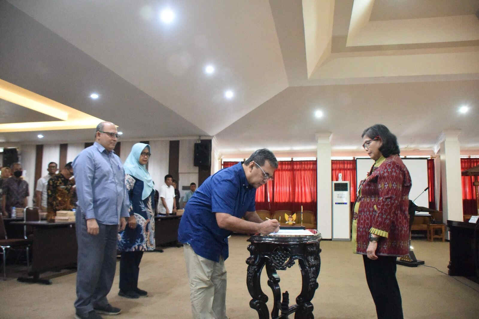 Pj Walikota Zanariah, Beri Pengarahan saat Penandatanganan Perjanjian Kinerja Kepala OPD