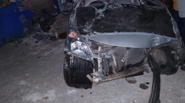 Kurang Konsentrasi, Mobil Ringsek Menghantam Tembok di Ponorogo