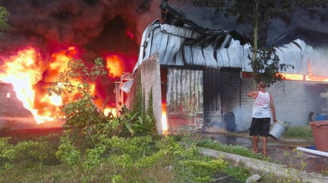 Toko dan Gudang Gerabah Tulungagung Terbakar, Kerugian Ditaksir Rp 1 Miliar, Ini Kronologisnya