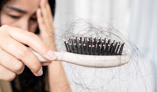 Mengungkap Misteri di Balik Rambut Rontok: Penyebab, Gejala, dan Solusinya