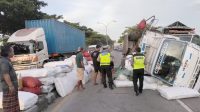 1705931646-tiga-truk-dan-dua-motor-kecelakaan-di-lamongan-tiga-orang-terluka
