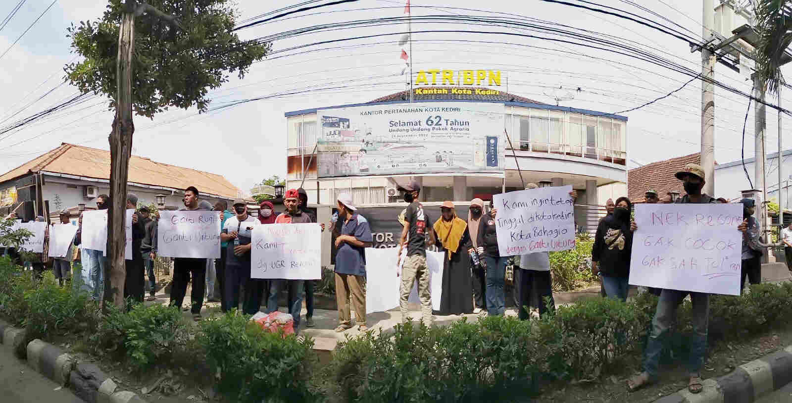 Tuntut Transparasi Ganti Rugi, Warga Terdampak Proyek Tol Kediri-Tulungagung Gelar Aksi