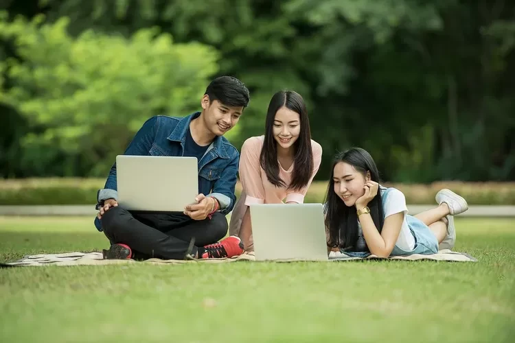7 Cara Memanfaatkan Media Sosial untuk Meningkatkan Kemampuan Bahasa Inggris