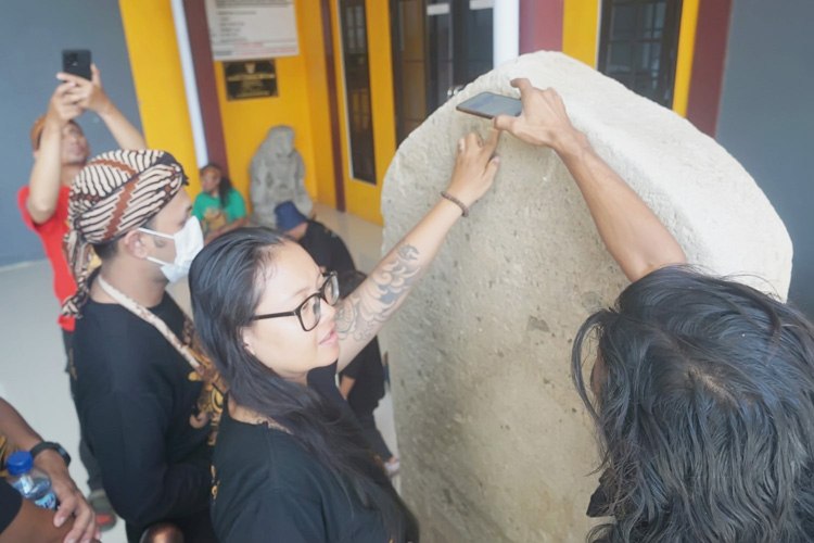 Telusuri Kekayaan Peninggalan Sejarah Kerajaan Nusantara, Prasasti Jadi Bahan Belajar Pegiat Aksara Kawi