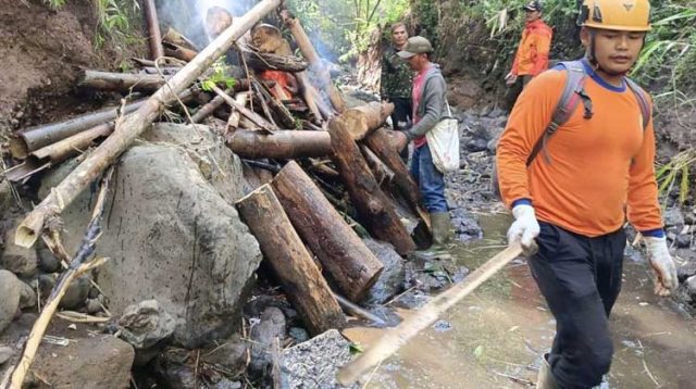 Mitigasi Bencana, BPBD Kota Batu Lakukan Monitoring Lereng Hutan dan Sisir Sungai