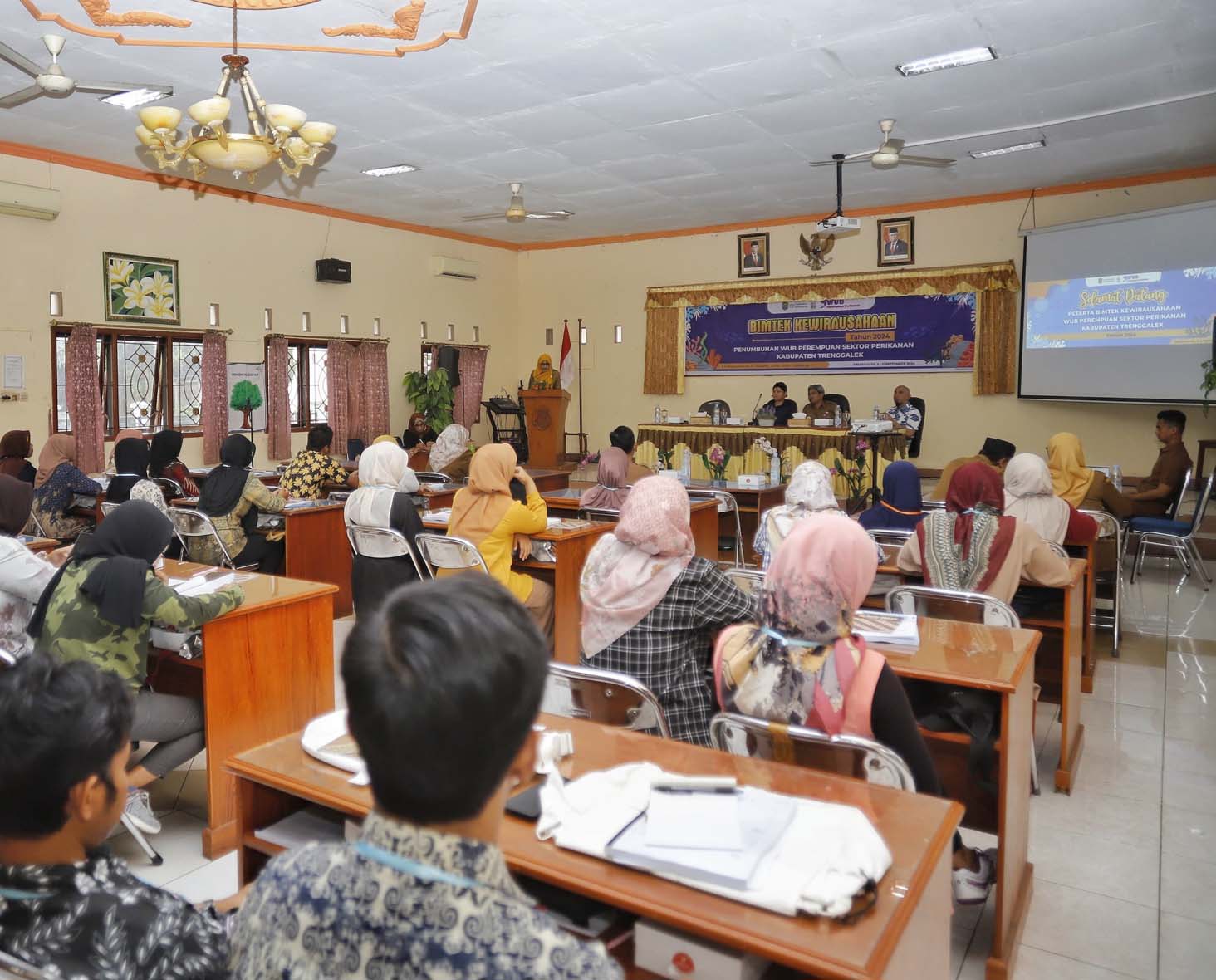 Puluhan Emak-emak di Trenggalek Ikut Pelatihan Kewirausahaan, Sasar Pelaku Usaha Rintisan di Bawah 1 Tahun