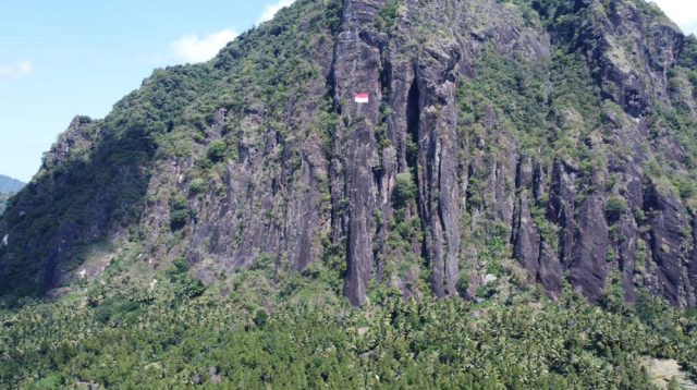 Cerita di Balik Pembentangan Merah Putih di Tebing Spikul Trenggalek