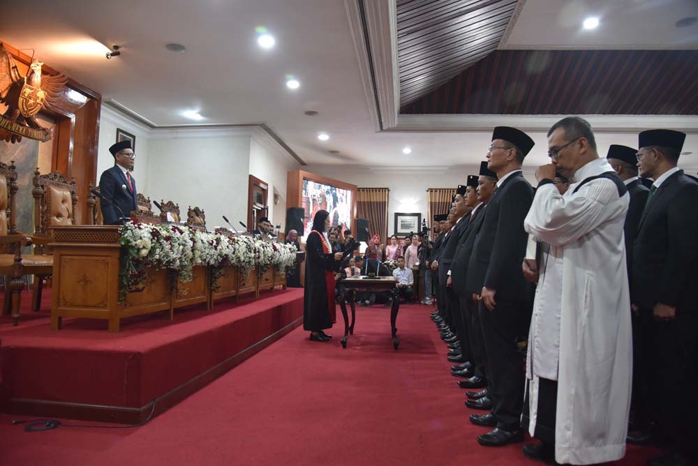 Baru Dilantik, Puluhan Anggota DPRD Tulungagung gadaikan SK Pengangkatan