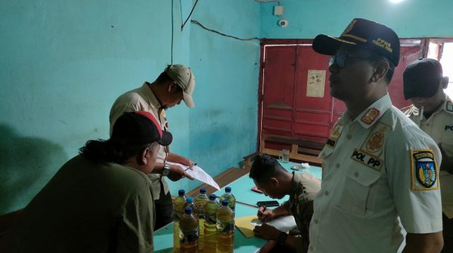 Razia Jelang Pilkada, Satpol PP Kabupaten Kediri Amankan 30 Botol Isi Miras