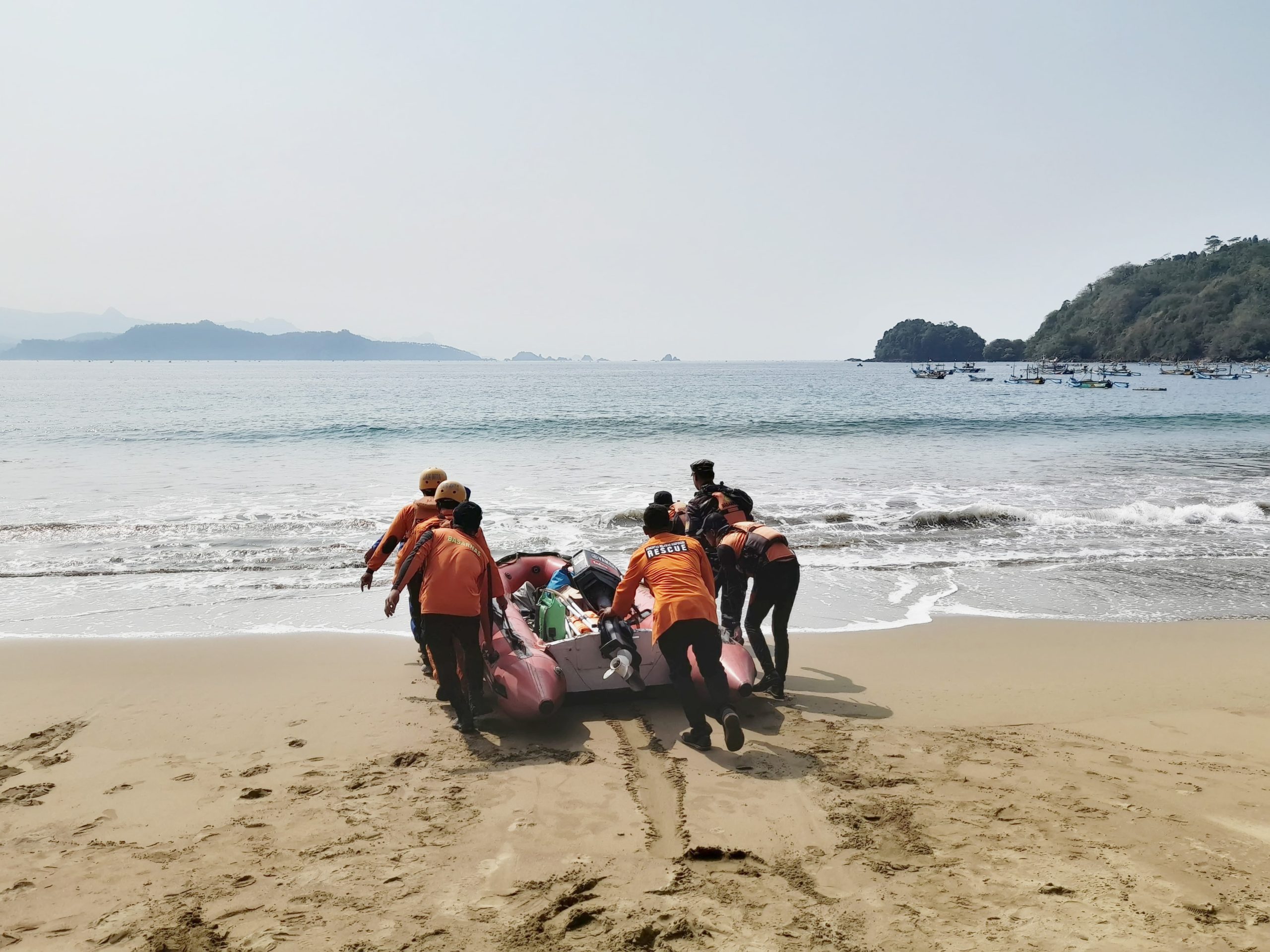 Kakak - beradik di Trenggalek Tersapu Ombak saat Cari Kerang di Pantai Tok Alang-alang, Satu Belum Ditemukan