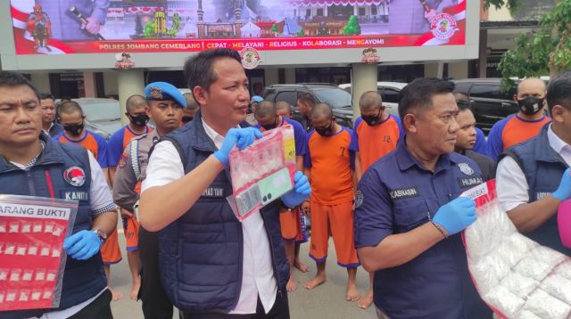 Residivis Pengedar Narkoba di Jombang Ditangkap, Barang Bukti 25 Ribu Butir Pil Dobel L Disita