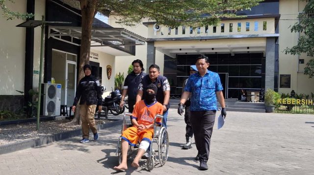 Perampok Minimarket Ngadiluwih Dibekuk, Kasat Reskrim Polres Kediri  Amankan Parang dan Senjata Api