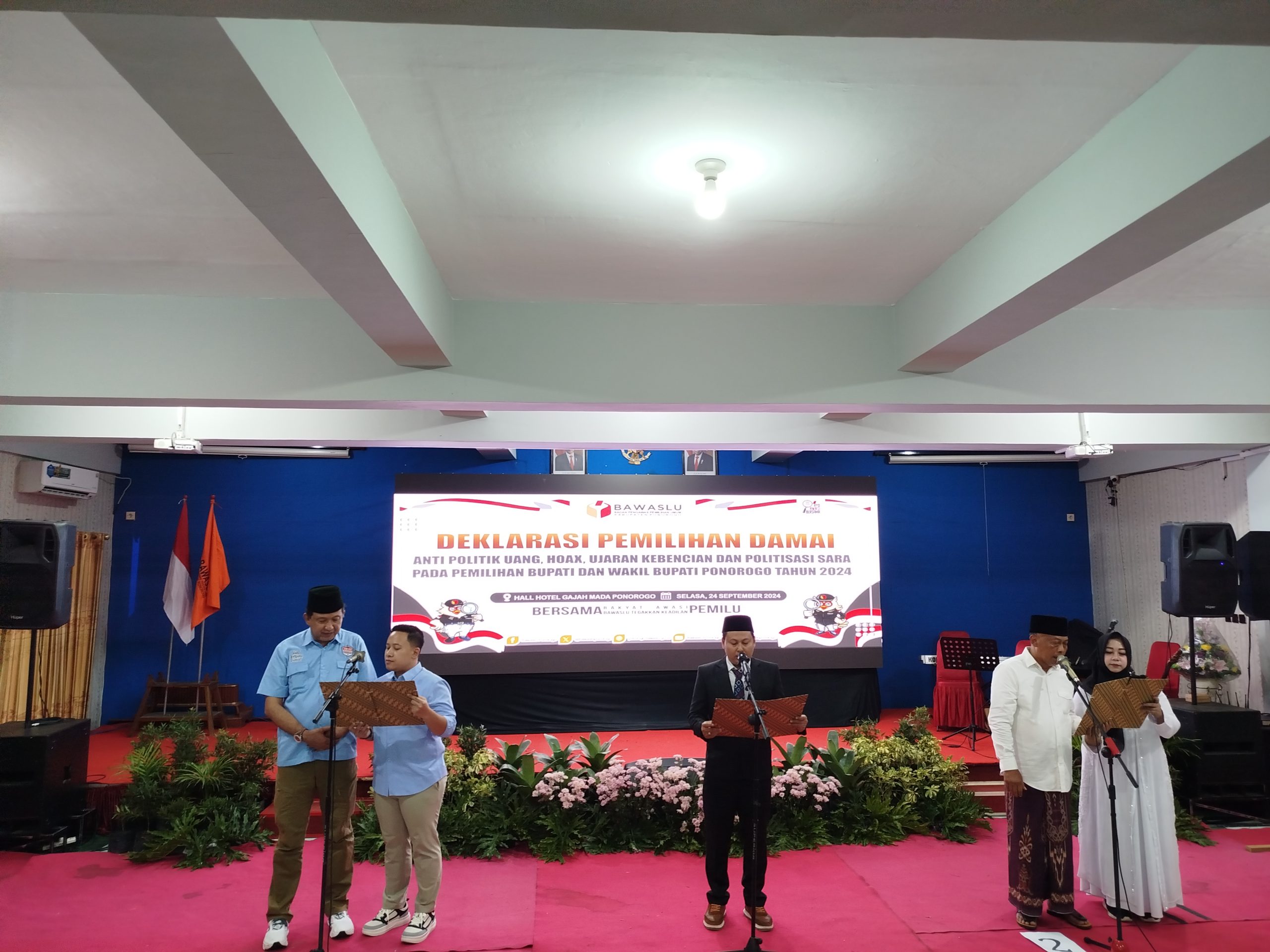 Bawaslu Ponorogo Gelar Deklarasi Damai Pilkada 2024, Para Paslon Sepakat Jaga Kondusifitas