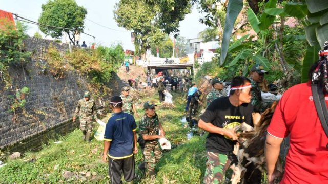 Ratusan Warga Ikut Karya Bakti yang Digelar Kodim 0802 Ponorogo