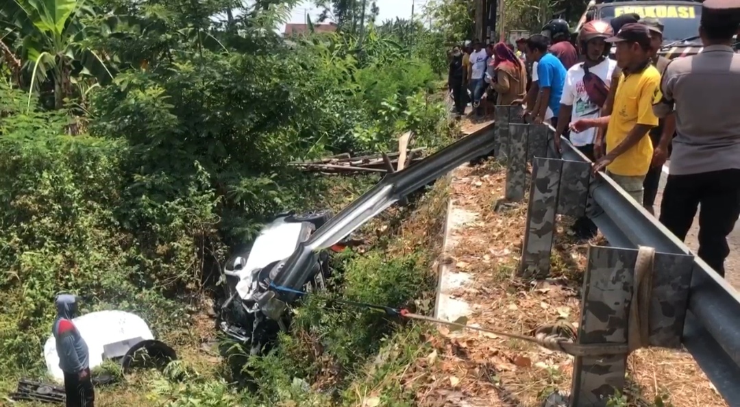 Laka Karambol di Ponorogo, Satu Kendaraan Masuk Parit Sedalam 10 Meter, ini Kronologinya