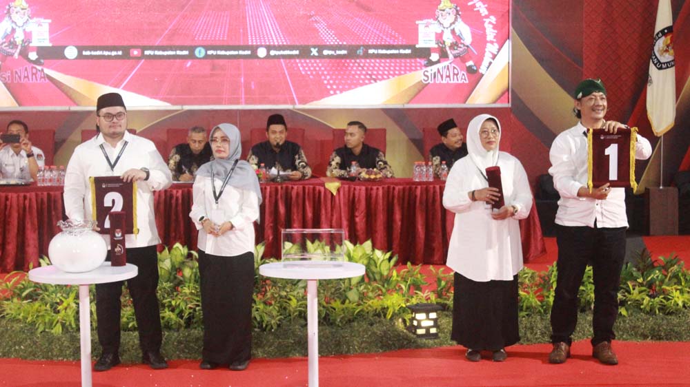 Usai Mendapatkan Nomor Urut, Ini yang Disampaikan Mas Dhito-Mbak Dewi dan Deny-Mudawamah