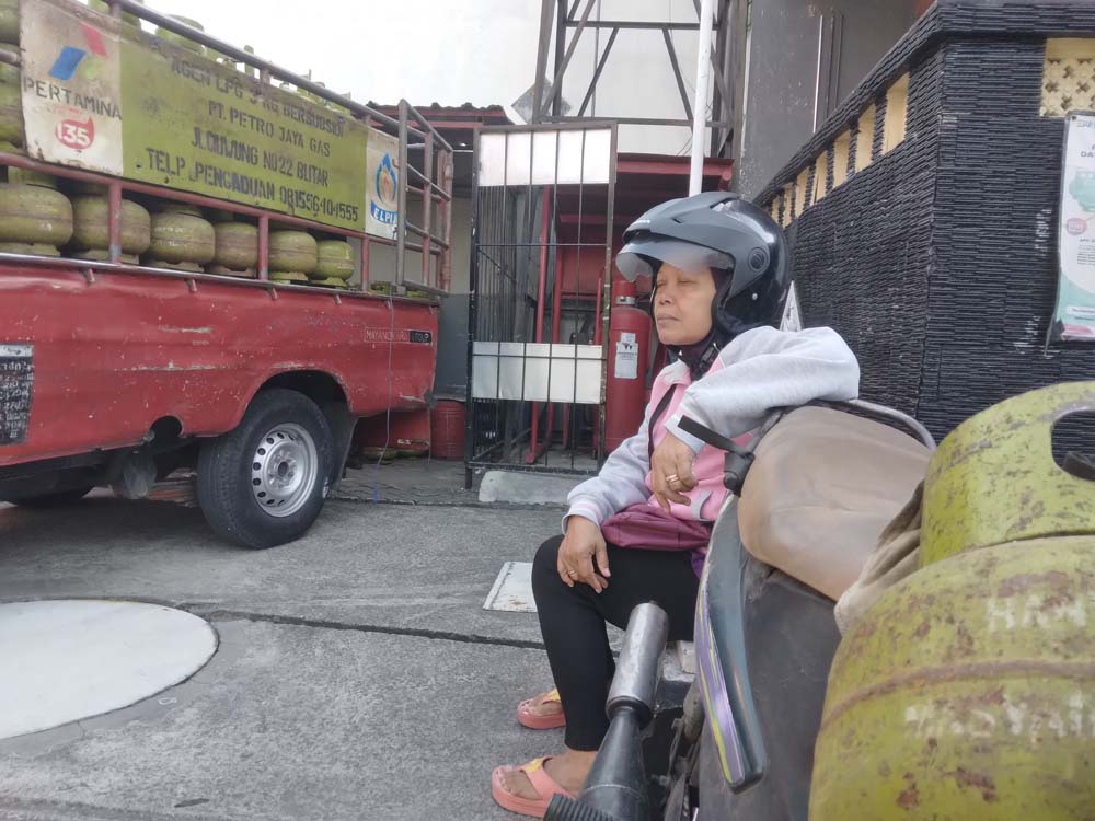 Elpiji Langka di Pengecer, Warga Blitar Raya Serbu Pangkalan, Antre Sejak