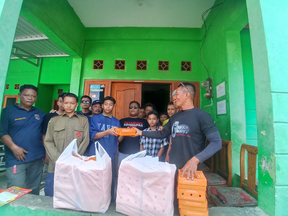 Petarung Kehidupan Nusantara Bagikan Ratusan Nasi Kotak ke Puluhan Panti Asuhan