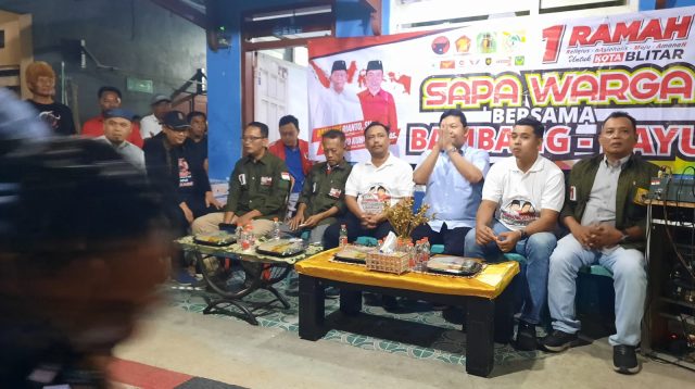 Bambang-Bayu Diminta Warga Sekitar Pasar Templek Lanjutkan Program Pro Rakyat