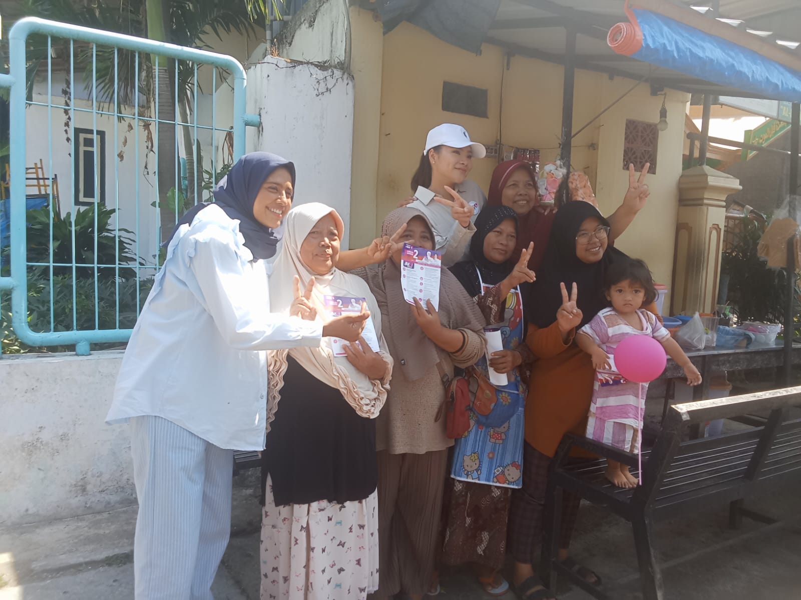 Bunda Fey dan Regina di Kelurahan Bandar Kidul