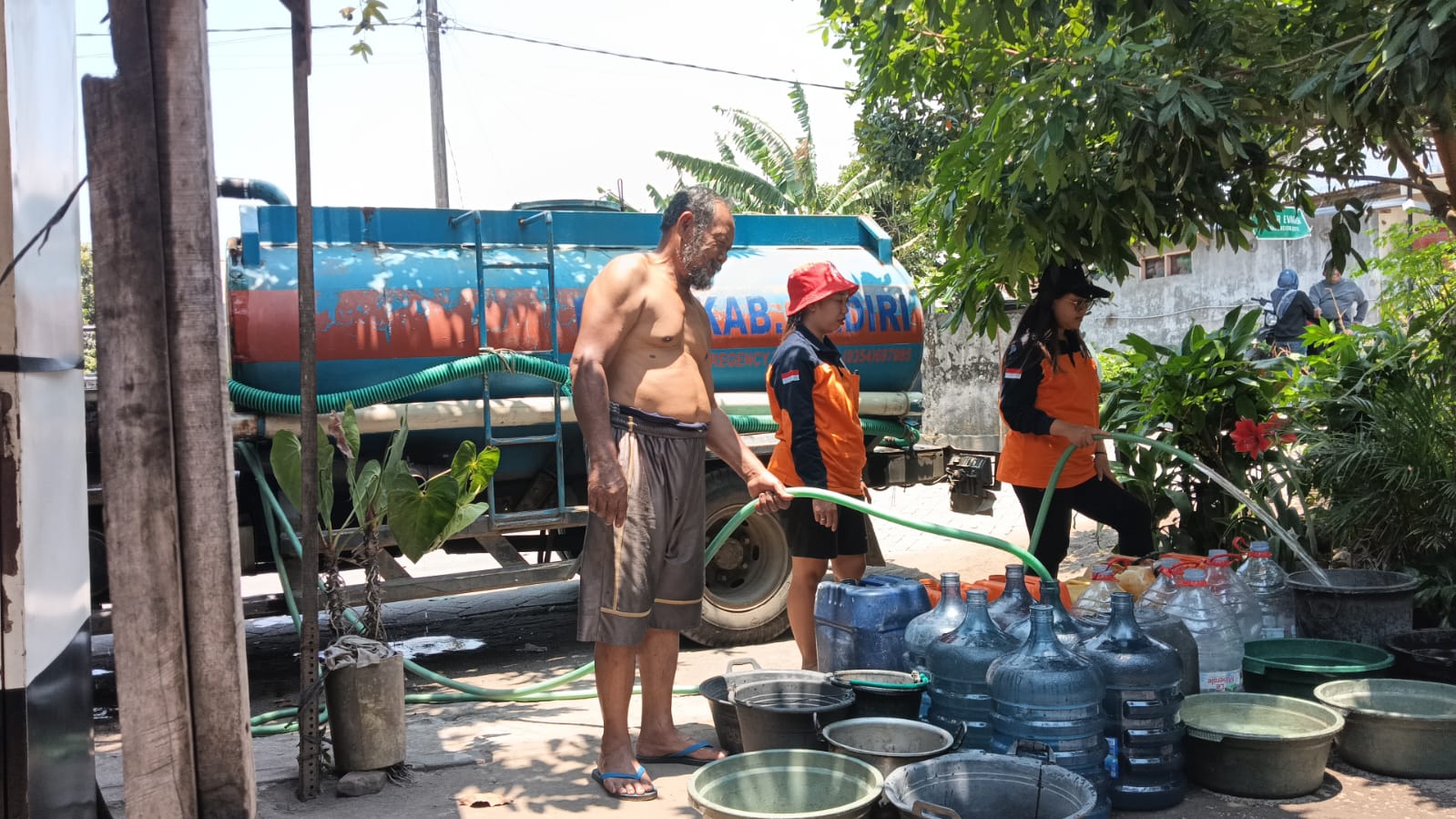 Atasi Kekeringan, BPBD Kabupaten Kediri Kirim 15.000 Liter Lebih Air Bersih ke Sepawon