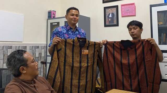 Diduga Jual Batik Lurik Bhumi Ngrowo Ilegal, Tiga Toko Seragam Disomasi